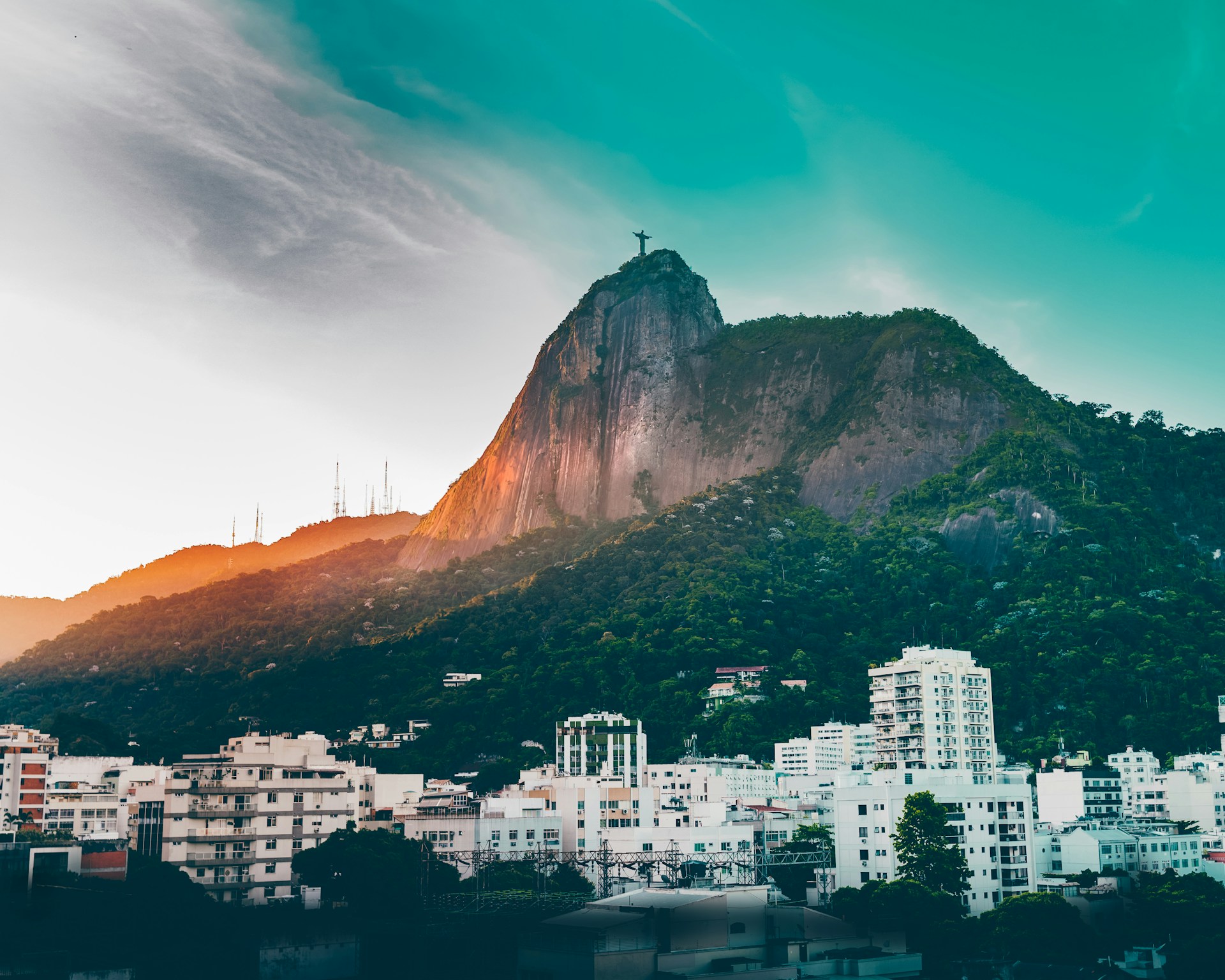 krys-amon-8tTh9isJoos-unsplash